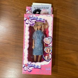 1991 Pregnant Judith with a baby in her stomach